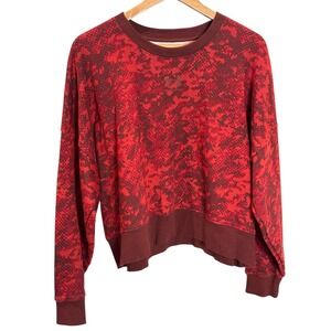 Under Armour Women Camo Sweatshirt Pullover Crewneck Cropped  Red Maroon LG
